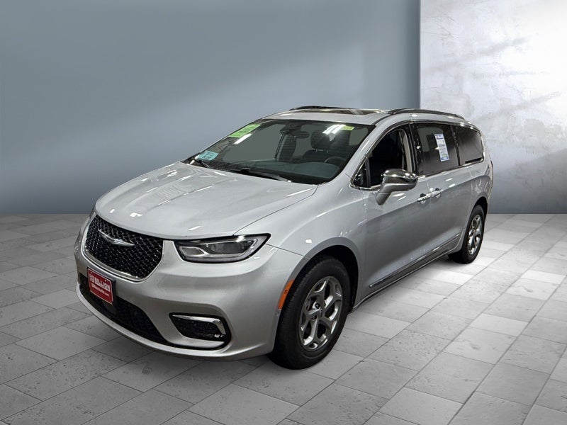 2022 Chrysler Pacifica Limited in Silver Mist Clearcoat — front three-quarter view